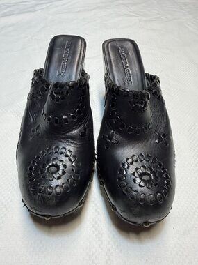 Jack Rogers Black Leather Floral Cutout Mule Clogs